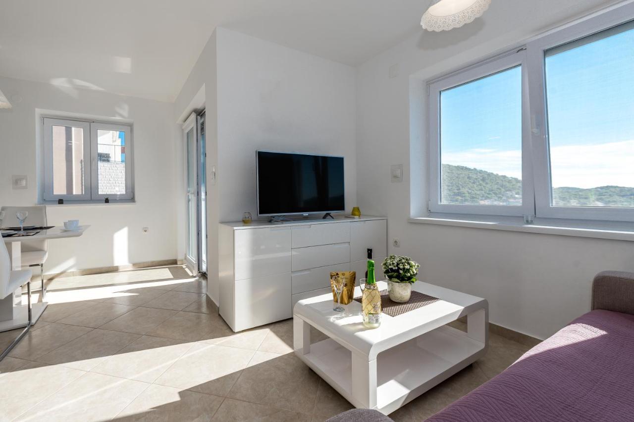 Villa Mirta Тисно Екстериор снимка