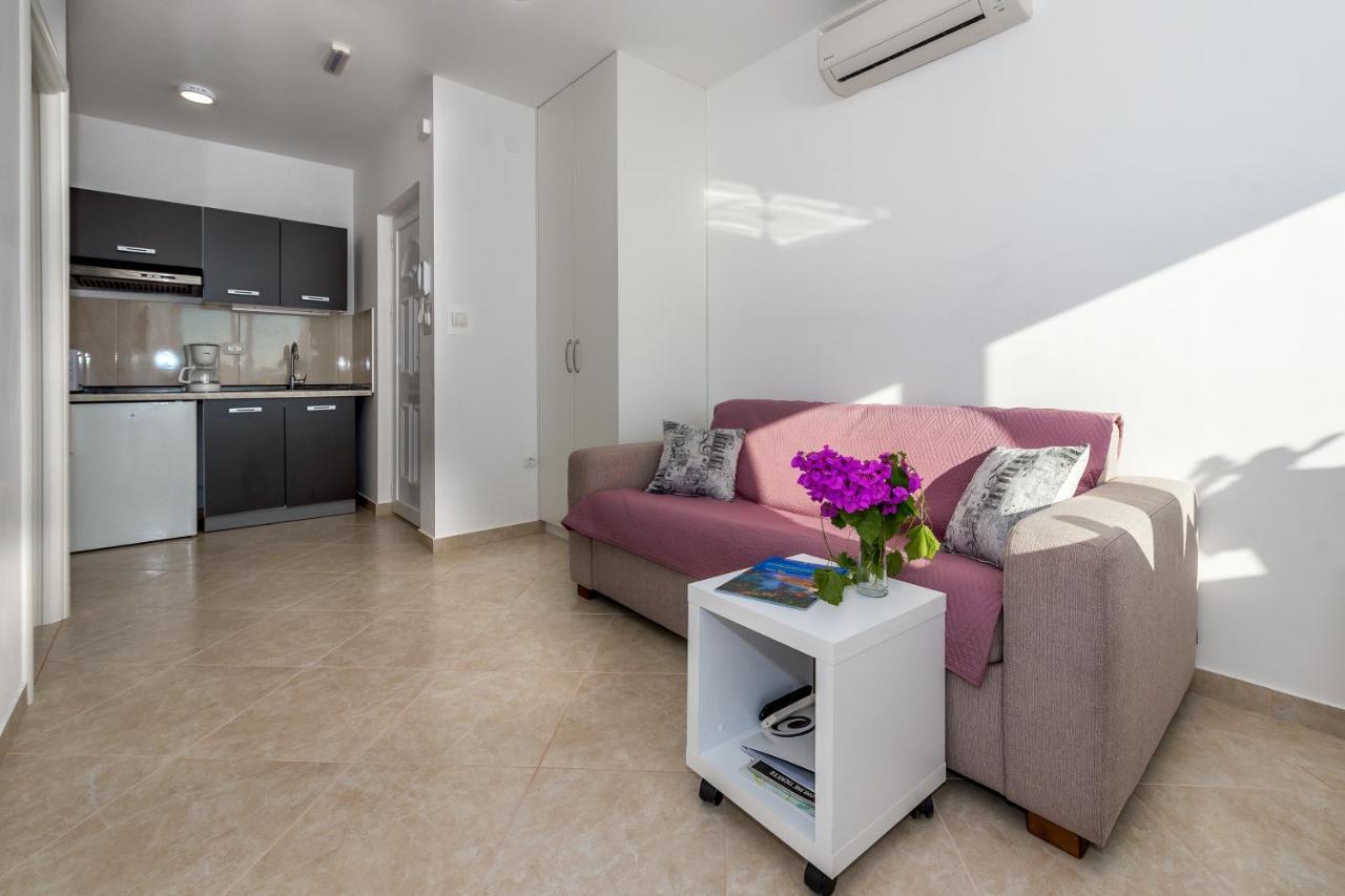 Villa Mirta Тисно Екстериор снимка