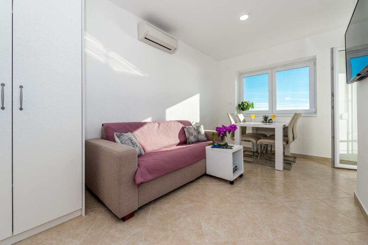 Villa Mirta Тисно Екстериор снимка