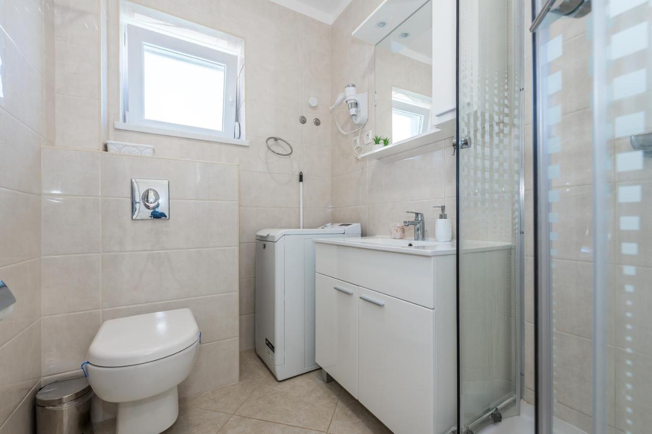 Villa Mirta Тисно Екстериор снимка