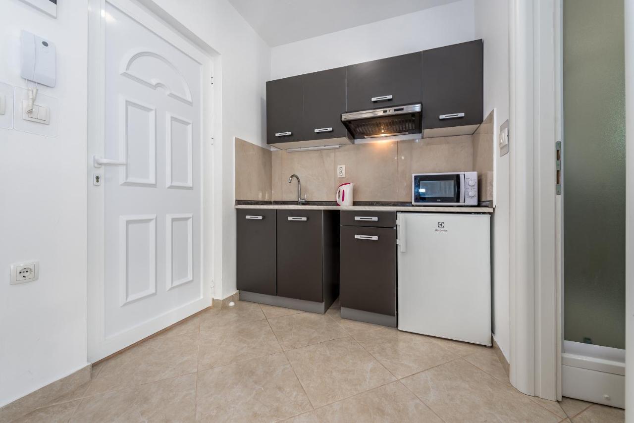 Villa Mirta Тисно Екстериор снимка