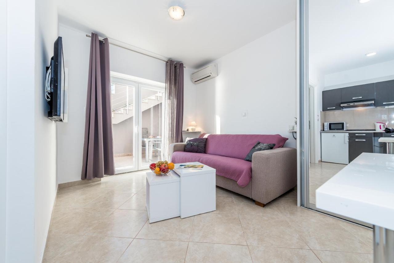 Villa Mirta Тисно Екстериор снимка