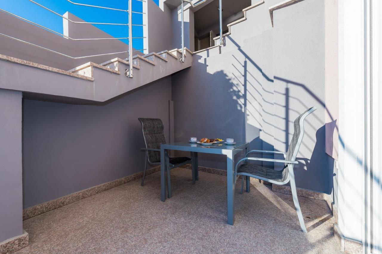 Villa Mirta Тисно Екстериор снимка