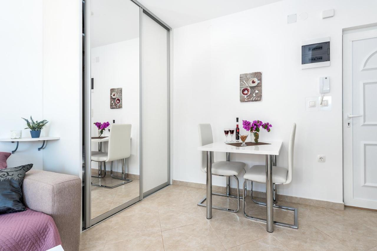 Villa Mirta Тисно Екстериор снимка