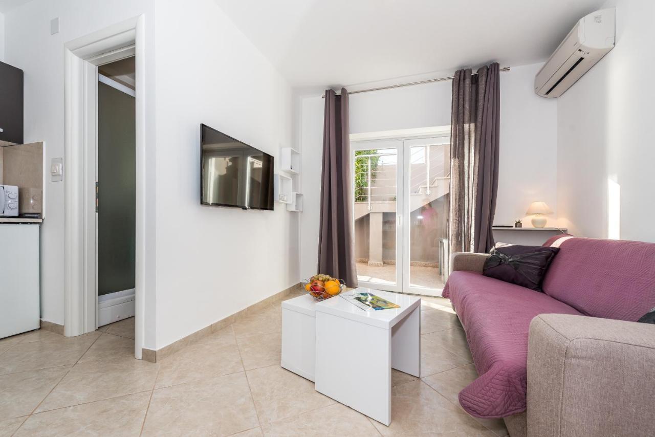Villa Mirta Тисно Екстериор снимка