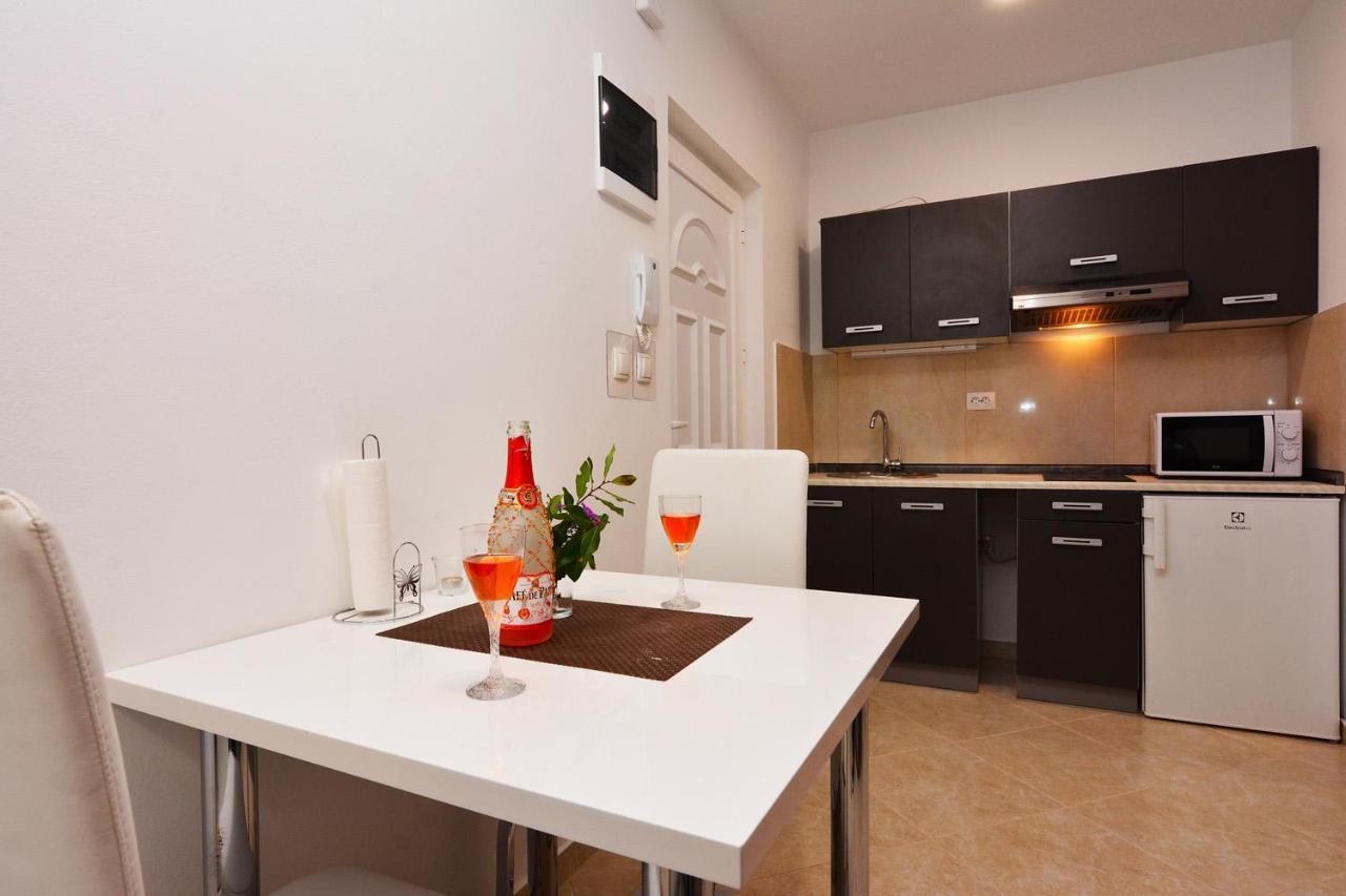 Villa Mirta Тисно Екстериор снимка