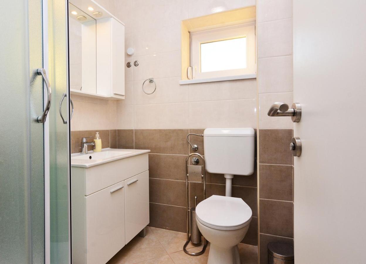 Villa Mirta Тисно Екстериор снимка