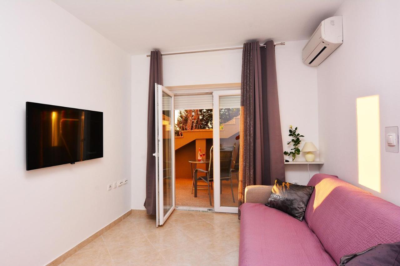 Villa Mirta Тисно Екстериор снимка