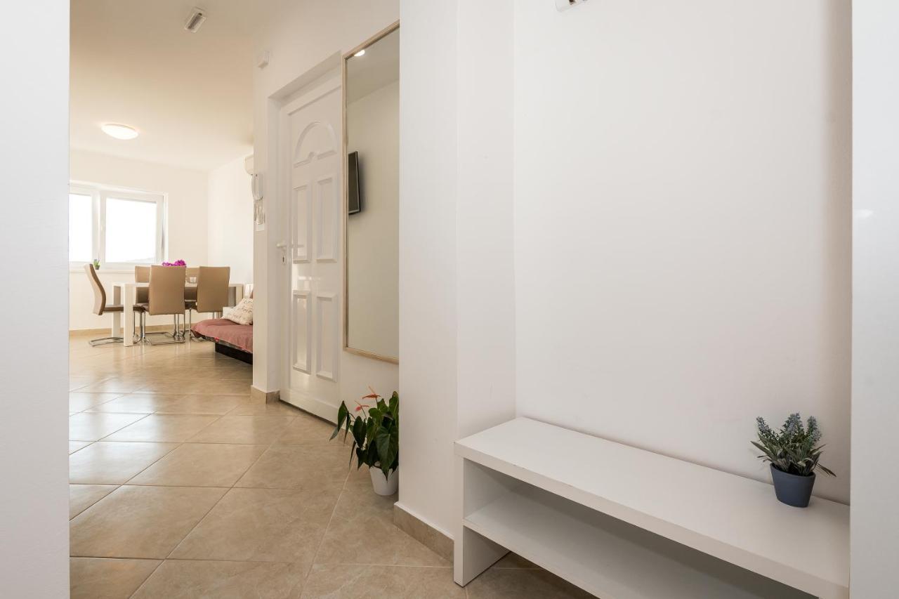 Villa Mirta Тисно Екстериор снимка