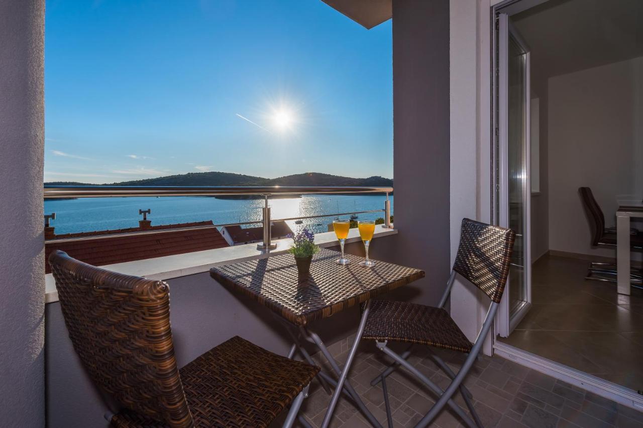 Villa Mirta Тисно Екстериор снимка