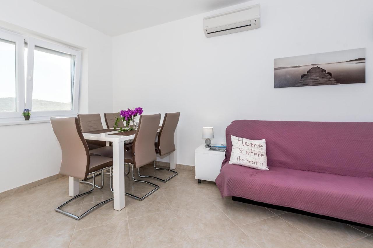 Villa Mirta Тисно Екстериор снимка