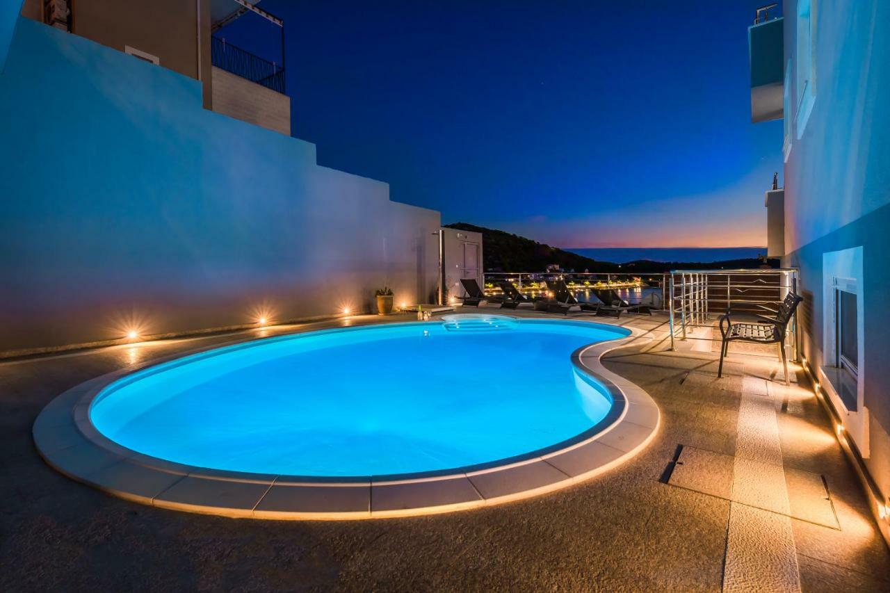Villa Mirta Тисно Екстериор снимка