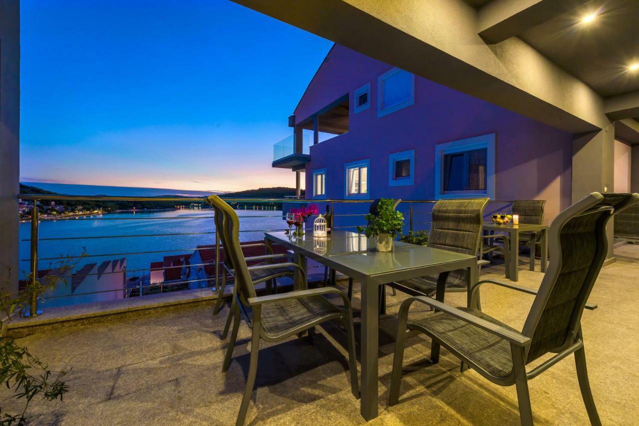 Villa Mirta Тисно Екстериор снимка