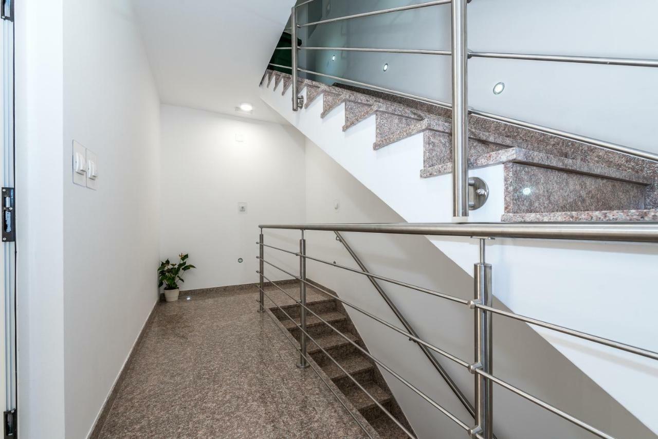 Villa Mirta Тисно Екстериор снимка
