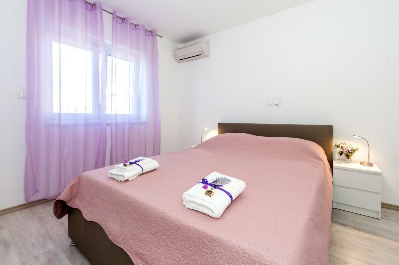 Villa Mirta Тисно Екстериор снимка