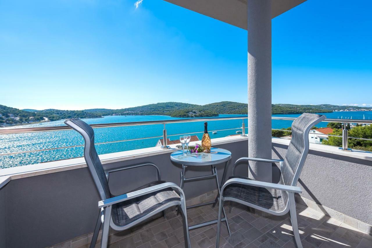 Villa Mirta Тисно Екстериор снимка
