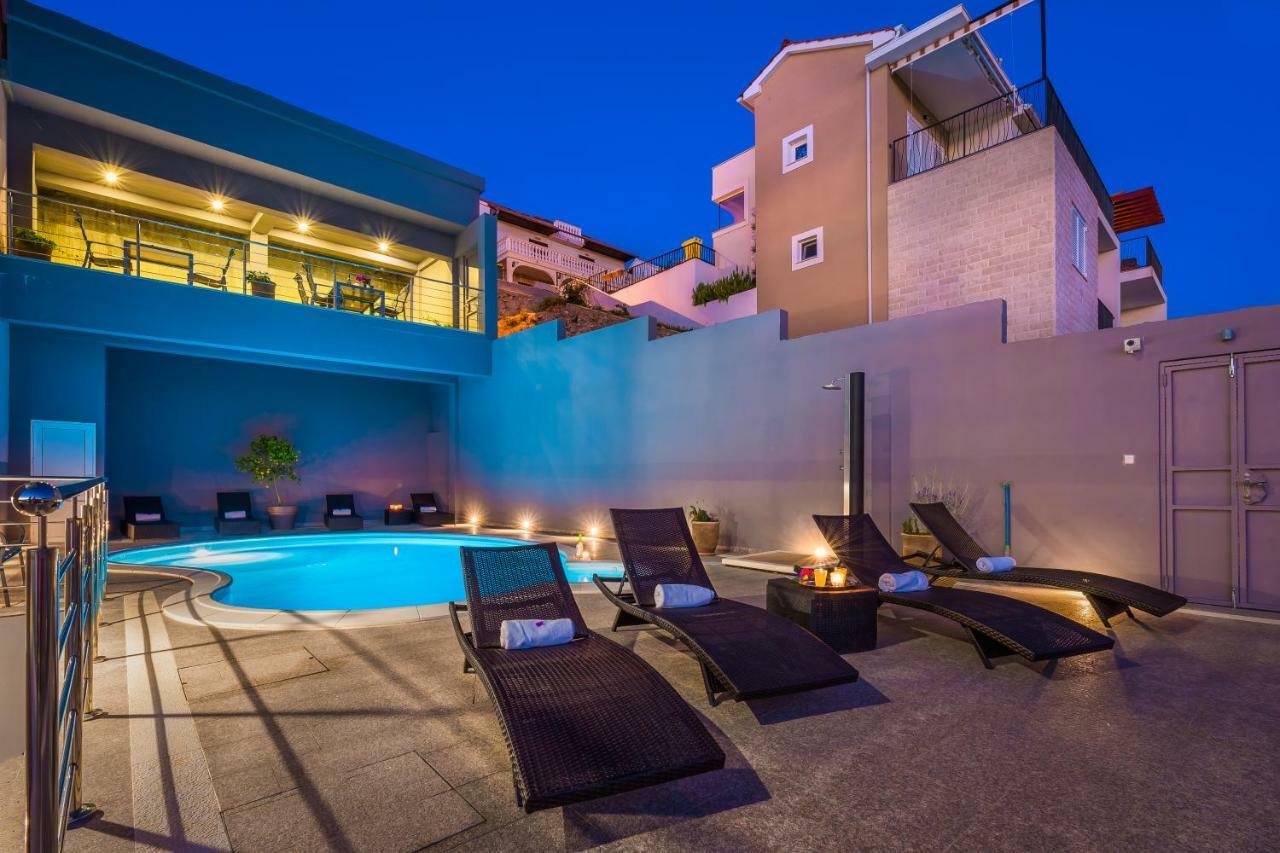Villa Mirta Тисно Екстериор снимка