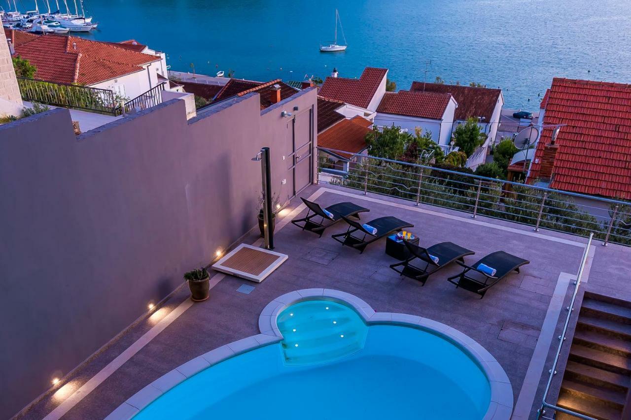 Villa Mirta Тисно Екстериор снимка